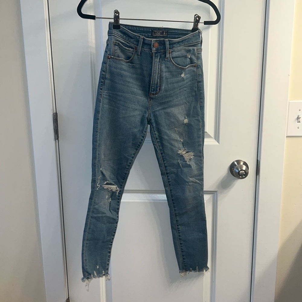 Abercrombie and Fitch Curve Love Distressed High Rise 24 00 Short Length EUC